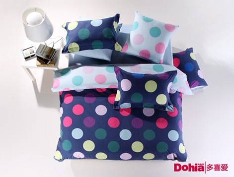 ϲ(i)ƷУɫ֮;L(fng)д