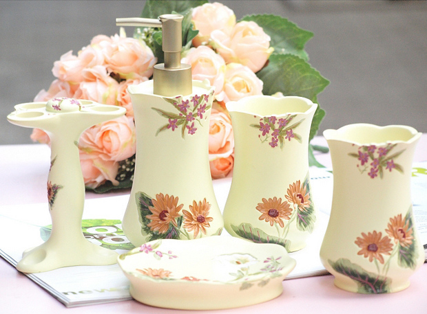 �Ҿ���Ʒ 15�����(sh��)֬�l(w��i)ԡ�׼�