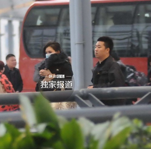 林志玲戴口罩現(xiàn)身機場