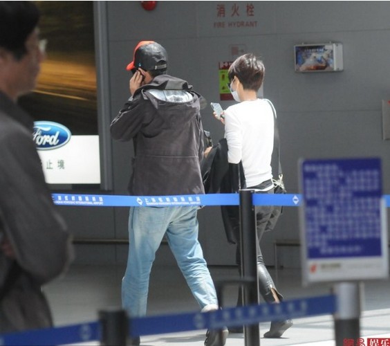 文章馬伊琍夫婦現(xiàn)身機場