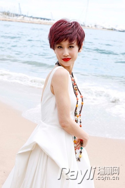 黃圣依戀上短發(fā)"金龜子"發(fā)型惹爭議