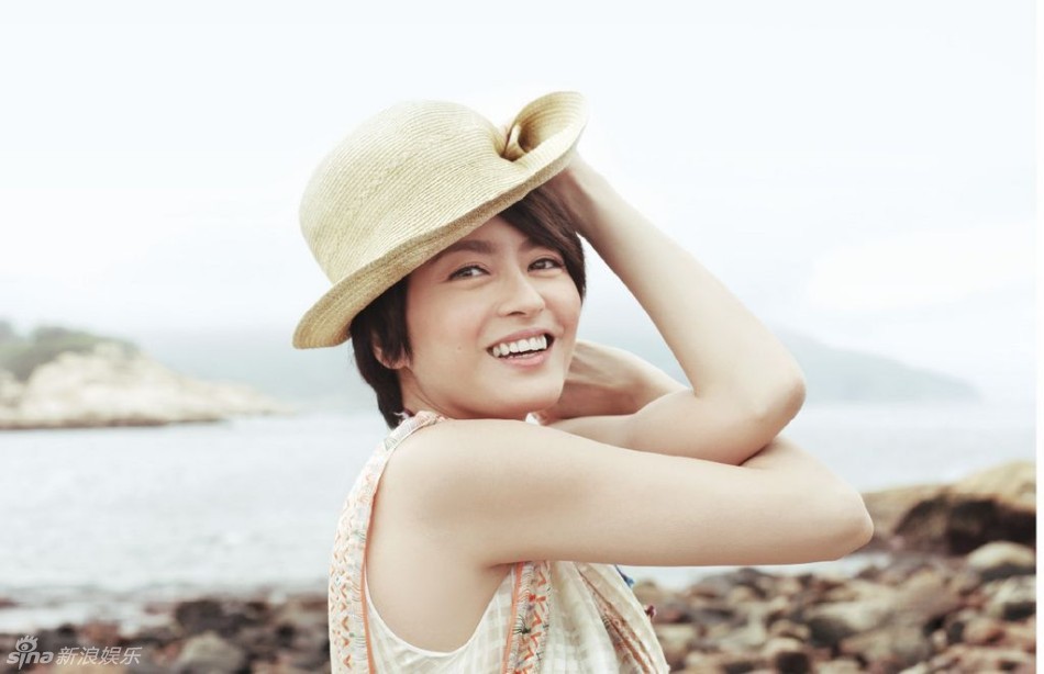 梁詠琪清新雜志封面 曾因愛(ài)遍體鱗傷