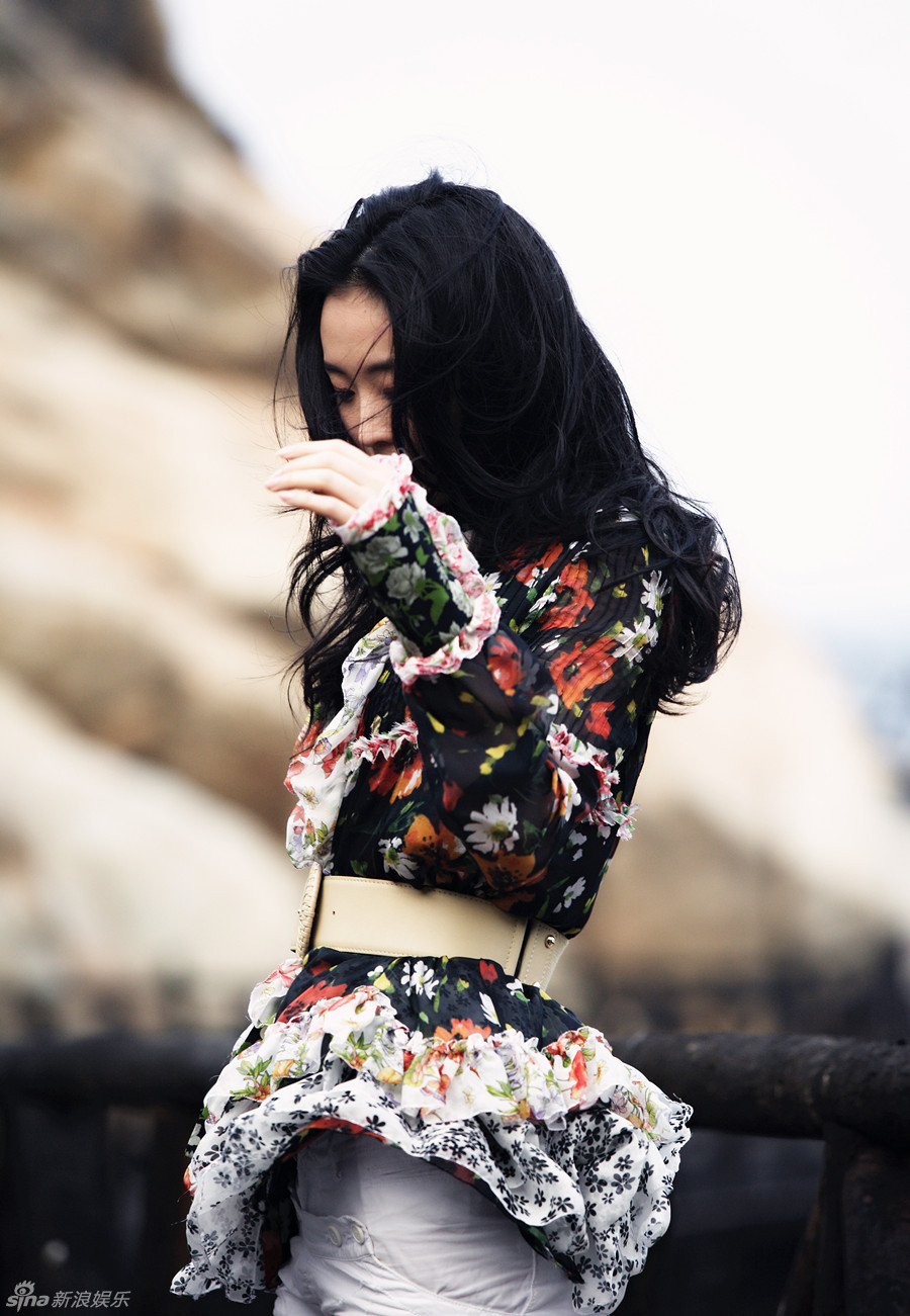 王艷清新寫(xiě)真盡顯優(yōu)雅