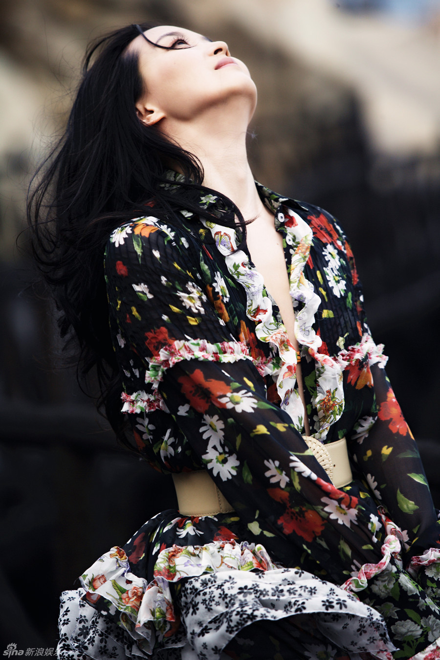 王艷清新寫(xiě)真盡顯優(yōu)雅