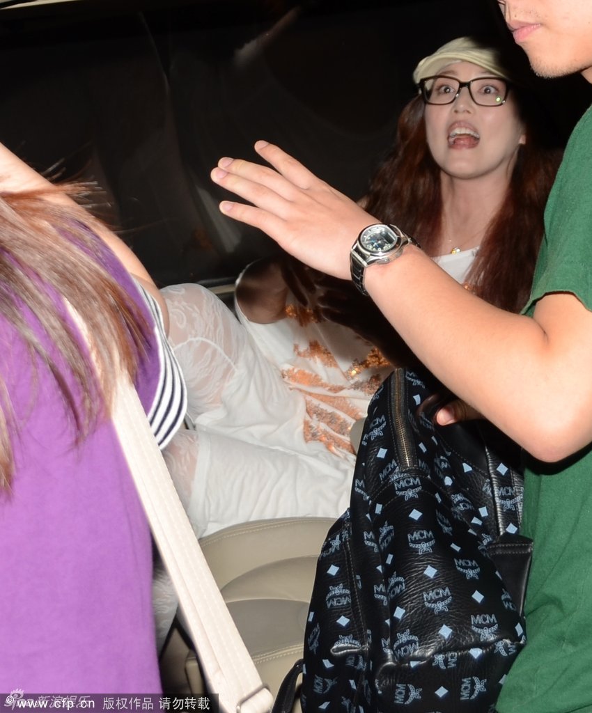 周海媚扮嫩捧場(chǎng)陳龍表演玉女變大嬸