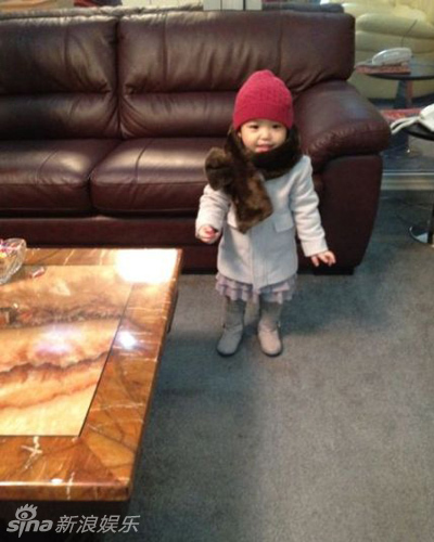 趙薇愛(ài)女小四月成長(zhǎng)記錄撒嬌賣萌惹人愛(ài)