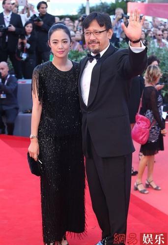 威尼斯開幕紅毯 姜文周韻不輸克魯尼組合