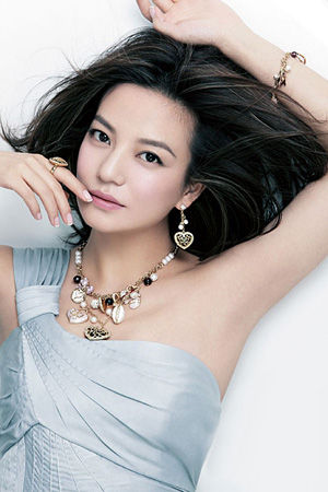 趙薇香港掃貨豪車接送 名店買衣不看價(jià)