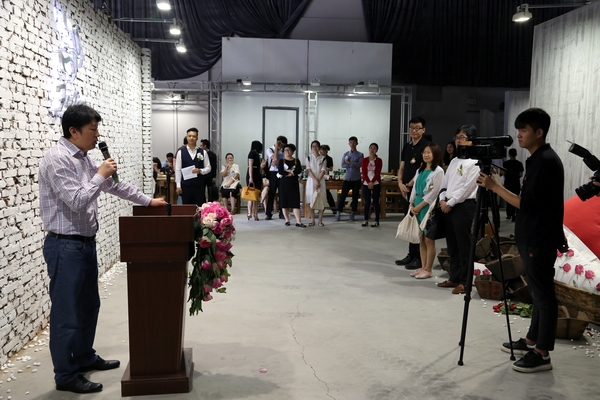 `Ҋ----FEELINGƷưl(f)ڱHˇg(sh)@^(q)e