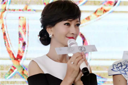 趙雅芝驚艷亮相博洋家紡寧波杉井奧特萊斯專賣店三周年現(xiàn)場