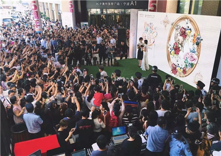 趙雅芝驚艷亮相博洋家紡寧波杉井奧特萊斯專賣店三周年現(xiàn)場