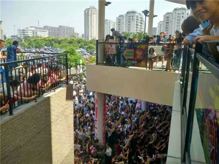 趙雅芝驚艷亮相博洋家紡寧波杉井奧特萊斯專賣店三周年現(xiàn)場