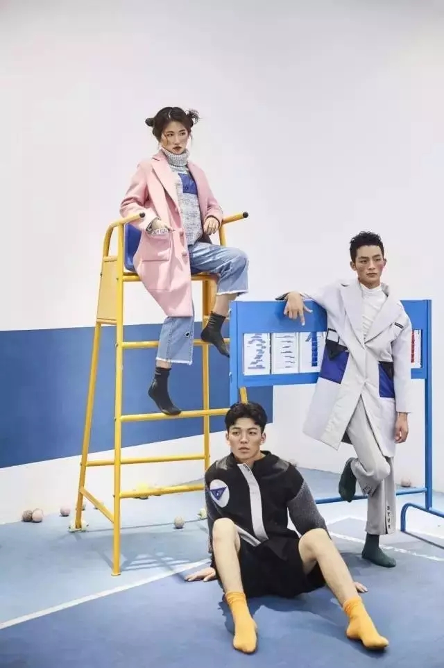 rO(sh)ӋRFASHIONSHOWCASEzɞ麼ݕrƽ_