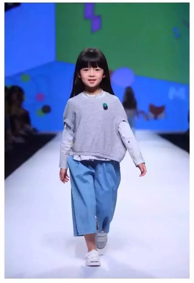 rO(sh)ӋRFASHIONSHOWCASEzɞ麼ݕrƽ_