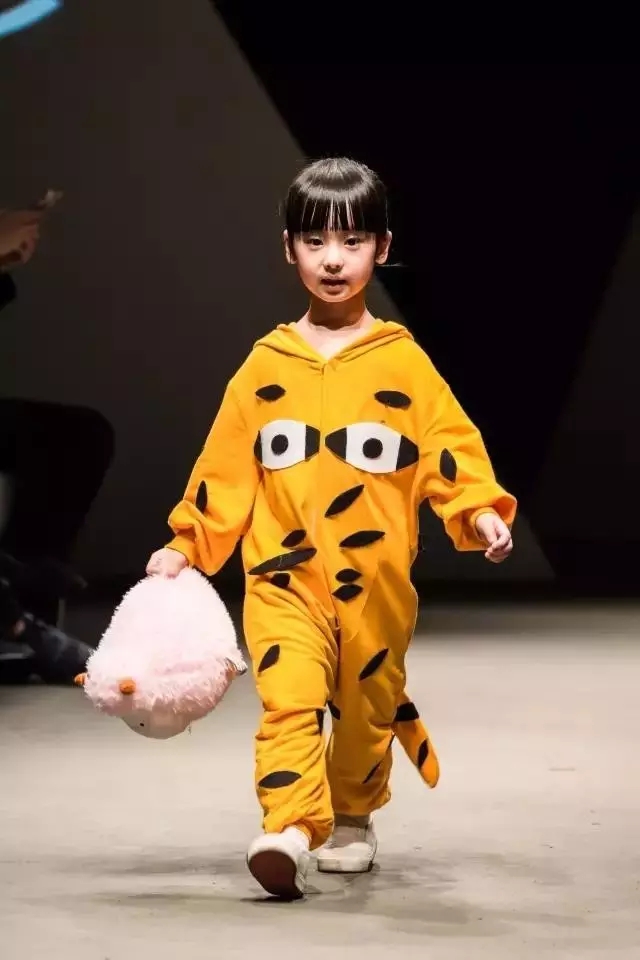 rO(sh)ӋRFASHIONSHOWCASEzɞ麼ݕrƽ_