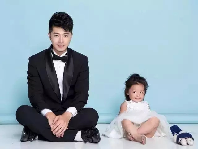 rO(sh)ӋRFASHIONSHOWCASEzɞ麼ݕrƽ_