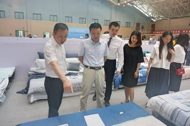 Ҹζϯͨ300Ҽa(chn)ƷŮ