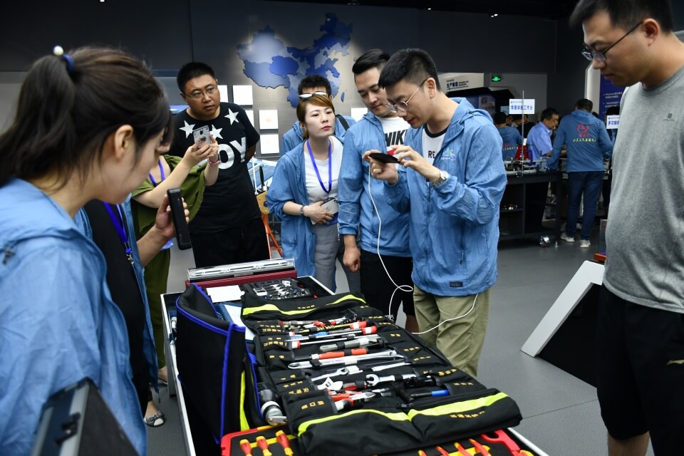 "全國百名主播、記者融媒體聯(lián)合采訪團(tuán)”走進(jìn)威力工具(圖6)