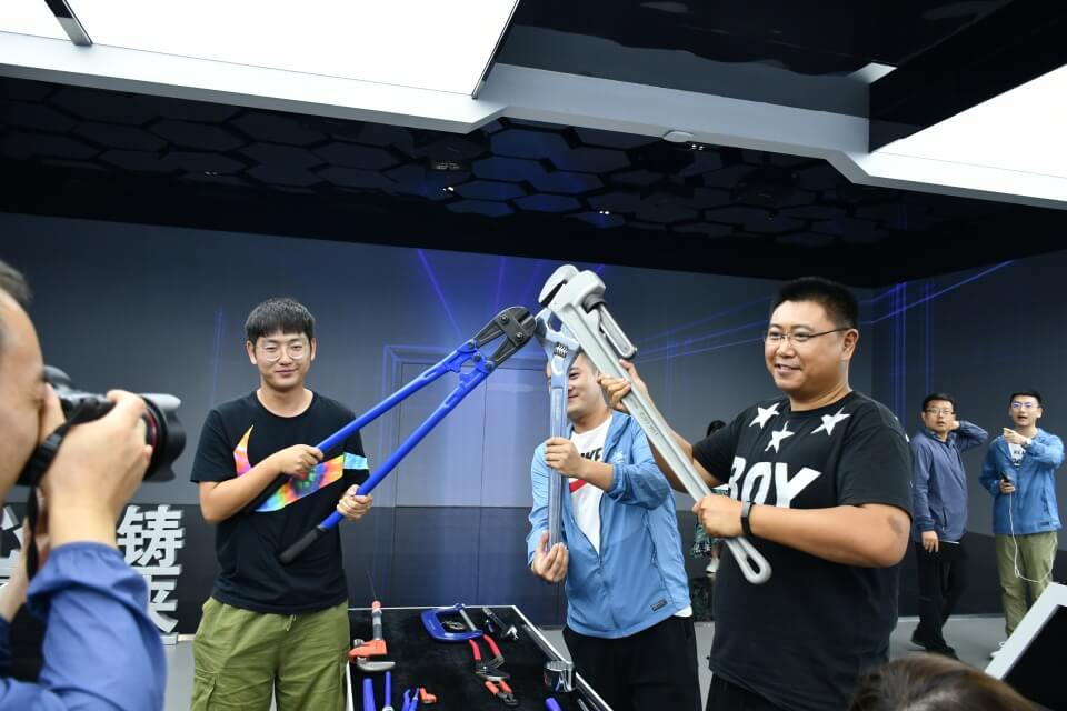 "全國百名主播、記者融媒體聯(lián)合采訪團(tuán)”走進(jìn)威力工具(圖7)