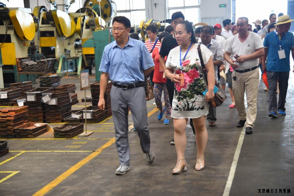 淄博參觀_02.jpg 祥鴻物資公司經銷商參觀威力集團(圖2)