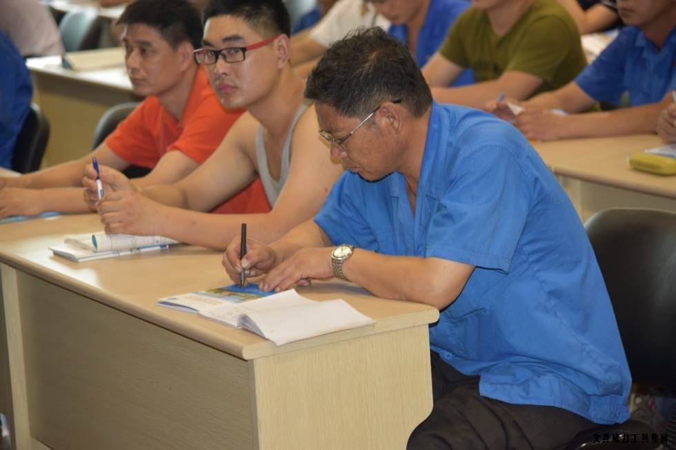 金藍領(lǐng)培訓典禮_08.JPG 威力工具開展職工金藍領(lǐng)技能培訓(圖7)