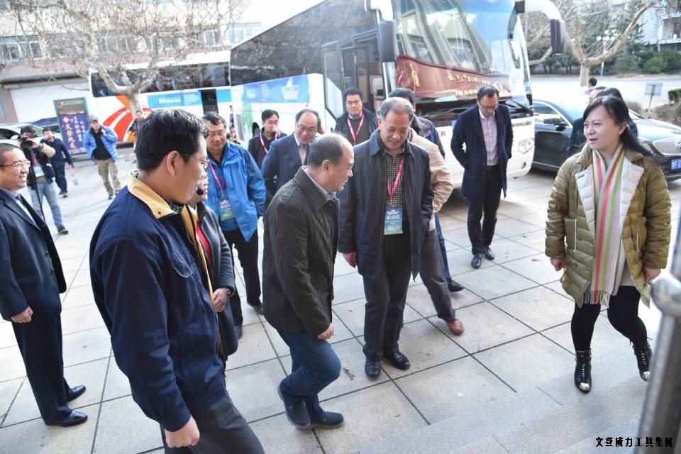 山東網(wǎng)記者采訪團_01.JPG “工匠精神 山東制造”全媒體采訪團蒞臨威力工具(圖2)