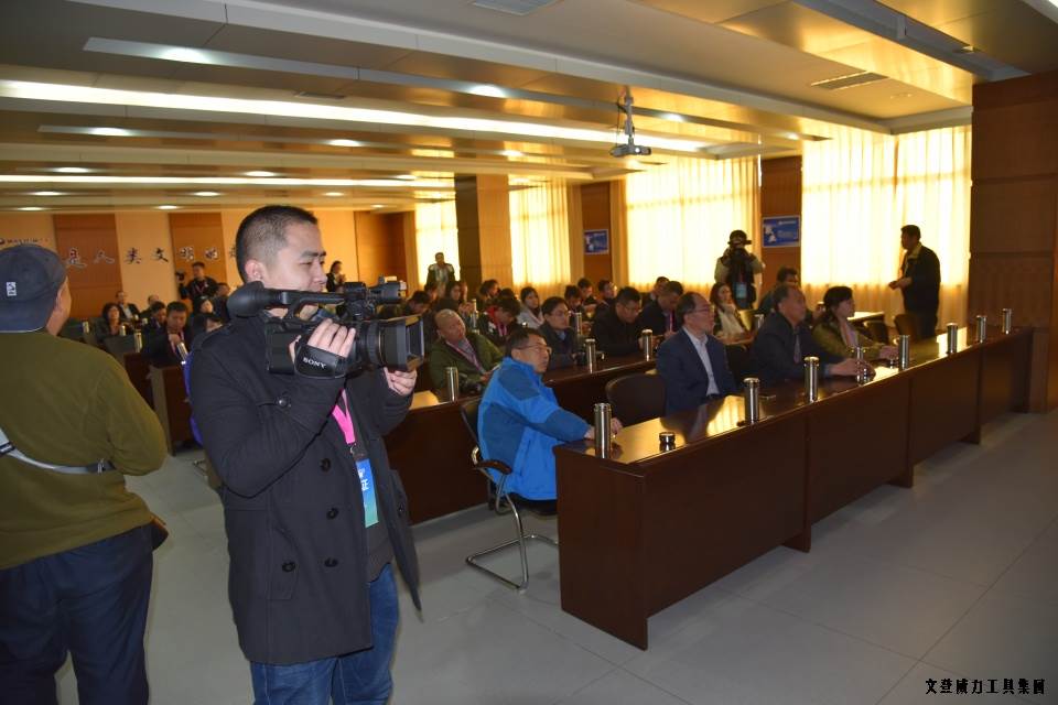 山東網(wǎng)記者采訪團_18.JPG “工匠精神 山東制造”全媒體采訪團蒞臨威力工具(圖15)