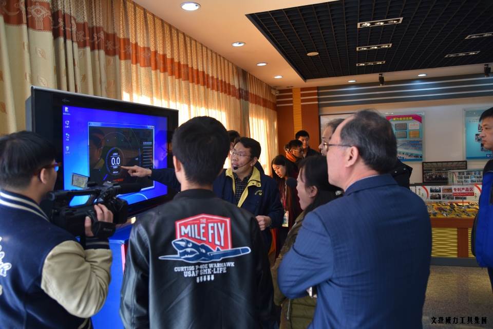 山東網(wǎng)記者采訪團_06.JPG “工匠精神 山東制造”全媒體采訪團蒞臨威力工具(圖19)