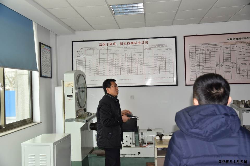 濟(jì)南信之盟參觀_06.JPG 濟(jì)南汽配協(xié)會一行蒞臨威力集團(tuán)參觀(圖6)