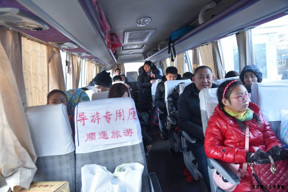 外地工回家_08.JPG 公司包車送職工 回家過年變輕松(圖7)